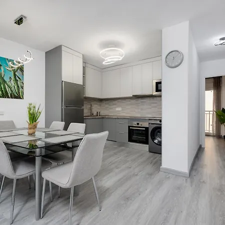 Sea View Kuxury شقة